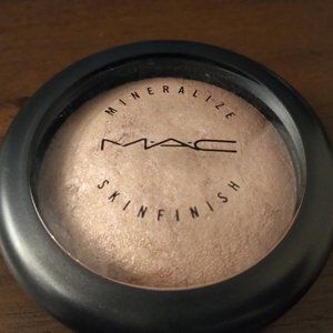 Mac Cosmetics Mineralize Skinfinish in Glissade